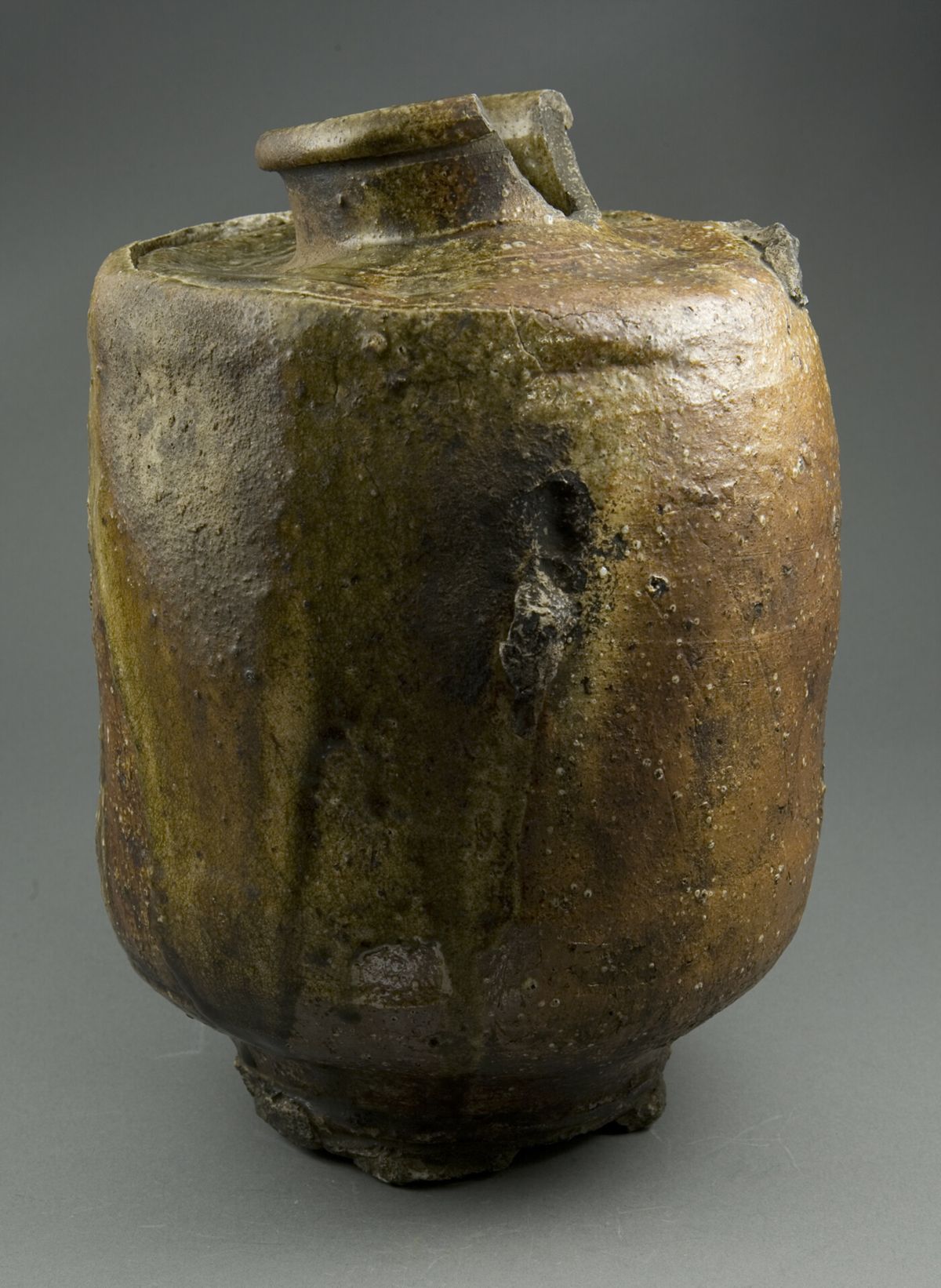 Iga-ware stoneware jar, late 16th century